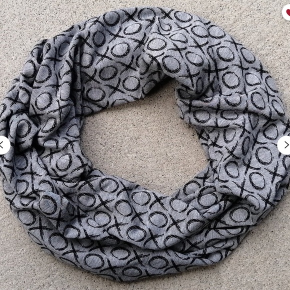 Sanibel gray xoxo bamboo knit infinity scarf made in Canada EUC - Picture 9 of 9